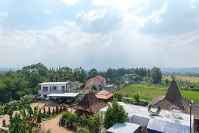 TwoSpaces Living at deRos Resort & Cafe