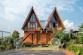 TwoSpaces Living at deRos Resort & Cafe