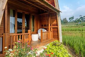 TwoSpaces Living at deRos Resort & Cafe