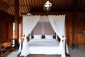 TwoSpaces Living at deRos Resort & Cafe