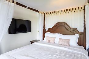 TwoSpaces Living at deRos Resort & Cafe