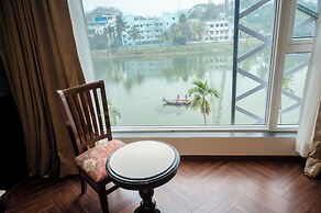 HOTEL LAKE VIEW