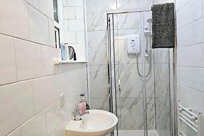 Flat - Sleeps 4 - Wifi