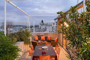 Luxury Duplex with Rooftop by FeelHome