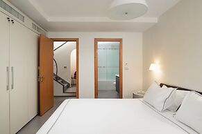 Luxury Duplex with Rooftop by FeelHome