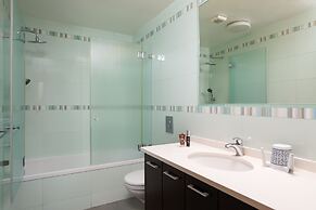 Luxury Duplex with Rooftop by FeelHome