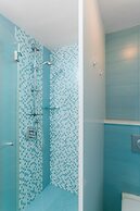 Luxury Duplex with Rooftop by FeelHome