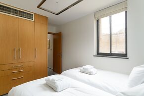 Luxury Duplex with Rooftop by FeelHome