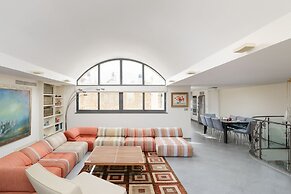 Luxury Duplex with Rooftop by FeelHome