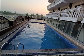 New Lotus Paradise Hotel