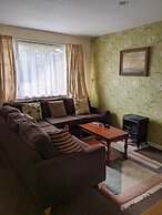 Cosy Cornish Chalet Near Coast