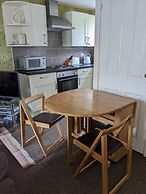 Cosy Cornish Chalet Near Coast