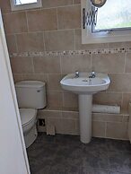 Cosy Cornish Chalet Near Coast