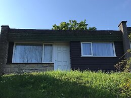 Cosy Cornish Chalet Near Coast