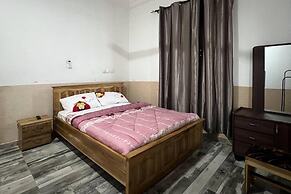 5 Bedroom House Sleeps 12 -balcony -hired Security