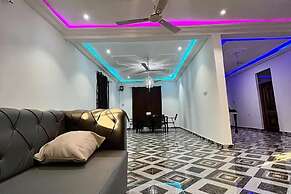 5 Bedroom House Sleeps 12 -balcony -hired Security