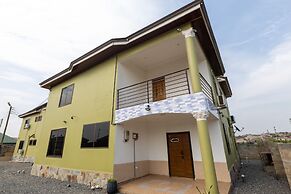 Lovely 5-bed House Getaway Duplex in Accra