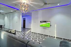 5 Bedroom House Sleeps 12 -balcony -hired Security