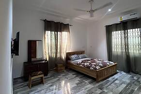 5 Bedroom House Sleeps 12 -balcony -hired Security