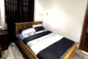 5 Bedroom House Sleeps 12 -balcony -hired Security