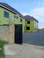 Lovely 5-bed House Getaway Duplex in Accra