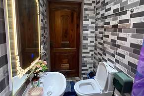 5 Bedroom House Sleeps 12 -balcony -hired Security
