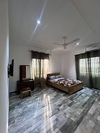 Lovely 5-bed House Getaway Duplex in Accra