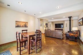 Silver Shekel Retreat 5 Bedroom Home by RedAwning