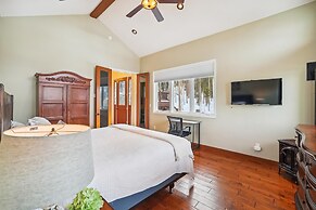 Silver Shekel Retreat 5 Bedroom Home by RedAwning