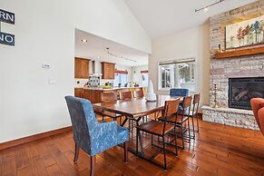 Silver Shekel Retreat 5 Bedroom Home by RedAwning