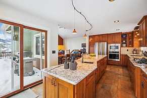 Silver Shekel Retreat 5 Bedroom Home by RedAwning