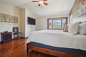 Silver Shekel Retreat 5 Bedroom Home by RedAwning