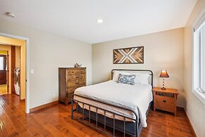 Silver Shekel Retreat 5 Bedroom Home by RedAwning