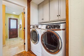 Silver Shekel Retreat 5 Bedroom Home by RedAwning