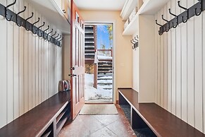 Silver Shekel Retreat 5 Bedroom Home by RedAwning