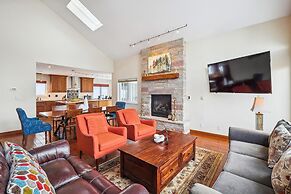 Silver Shekel Retreat 5 Bedroom Home by RedAwning