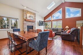 Silver Shekel Retreat 5 Bedroom Home by RedAwning