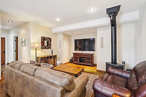 Silver Shekel Retreat 5 Bedroom Home by RedAwning