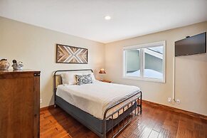 Silver Shekel Retreat 5 Bedroom Home by RedAwning