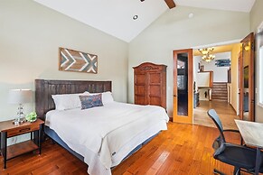 Silver Shekel Retreat 5 Bedroom Home by RedAwning