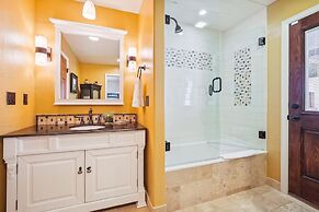 Silver Shekel Retreat 5 Bedroom Home by RedAwning