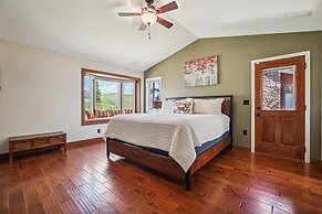 Silver Shekel Retreat 5 Bedroom Home by RedAwning