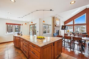 Silver Shekel Retreat 5 Bedroom Home by RedAwning