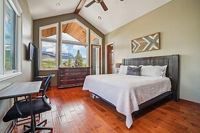 Silver Shekel Retreat 5 Bedroom Home by RedAwning