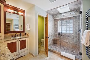 Silver Shekel Retreat 5 Bedroom Home by RedAwning