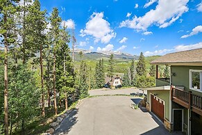 Silver Shekel Retreat 5 Bedroom Home by RedAwning