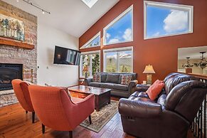 Silver Shekel Retreat 5 Bedroom Home by RedAwning