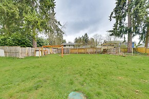 Olympia Home w/ Deck ~ 7 Mi to Amtrak Train!