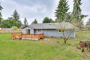 Olympia Home w/ Deck ~ 7 Mi to Amtrak Train!