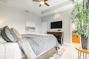 Tampa Home w/ Fire Pit, Yard, Cornhole + More!